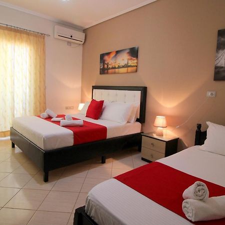 Centrum Hotel Ksamil Bagian luar foto