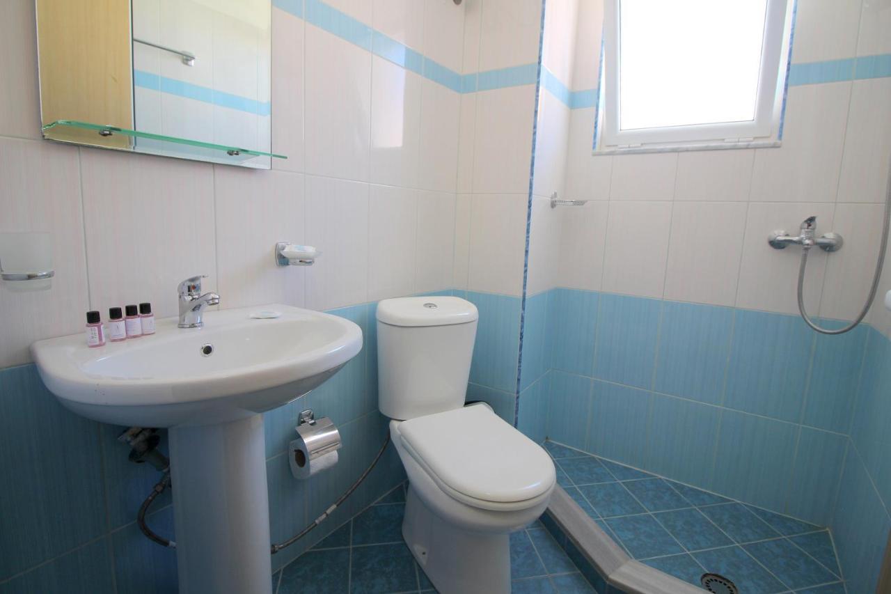 Centrum Hotel Ksamil Bagian luar foto