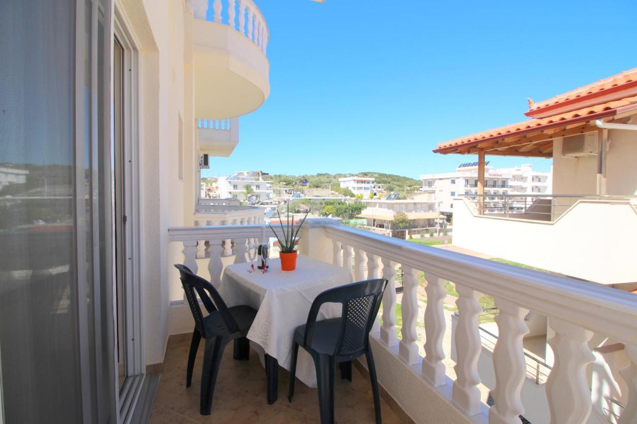 Centrum Hotel Ksamil Bagian luar foto