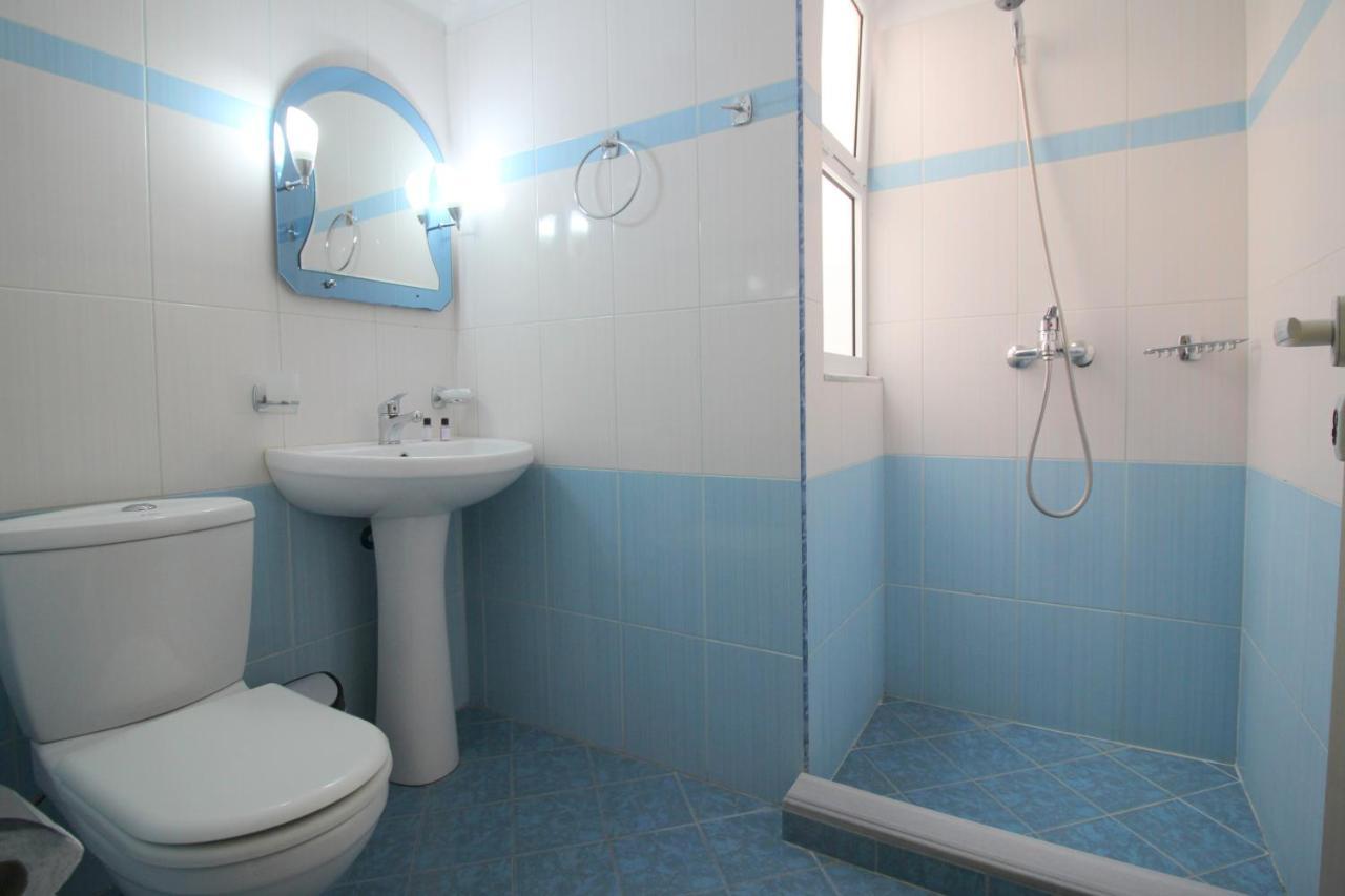 Centrum Hotel Ksamil Bagian luar foto