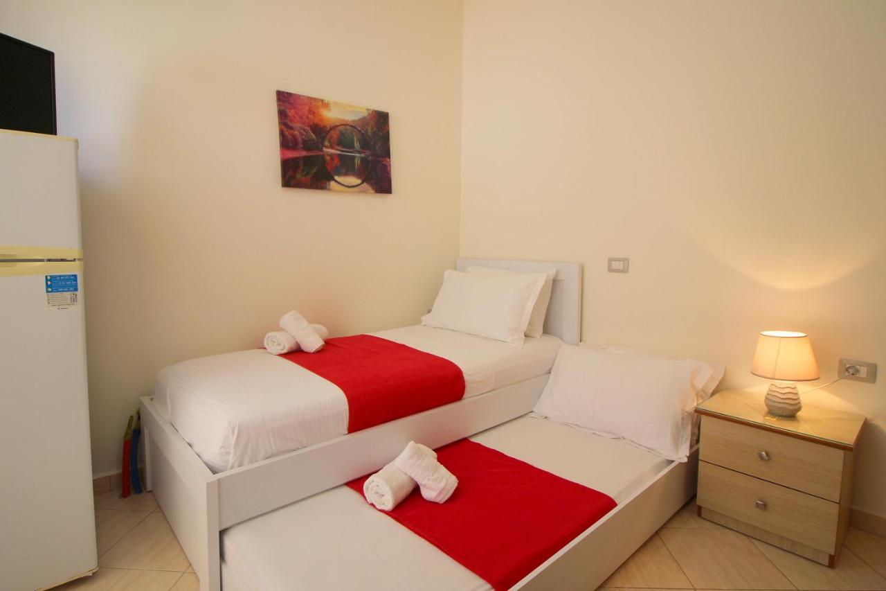 Centrum Hotel Ksamil Bagian luar foto