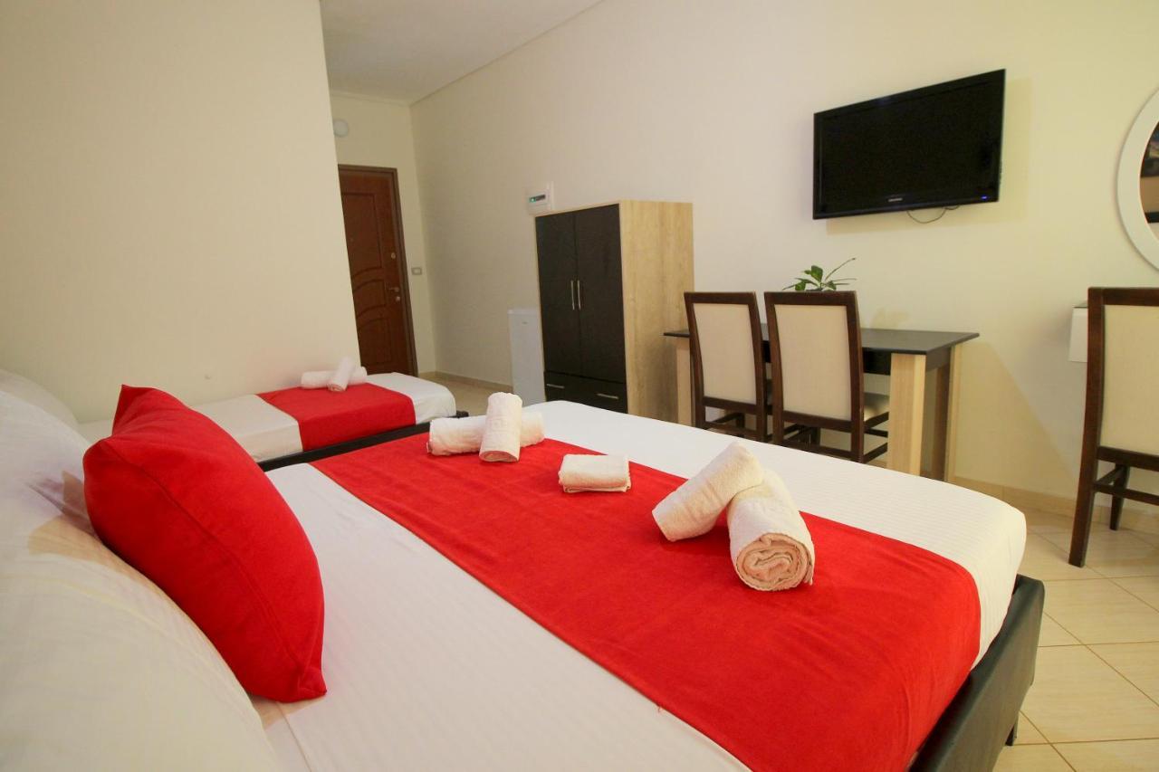 Centrum Hotel Ksamil Bagian luar foto
