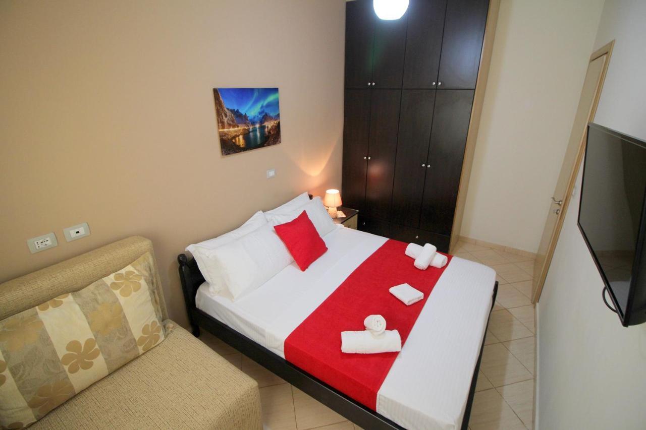 Centrum Hotel Ksamil Bagian luar foto