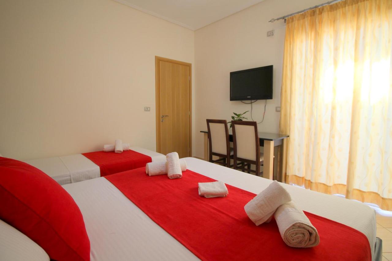 Centrum Hotel Ksamil Bagian luar foto