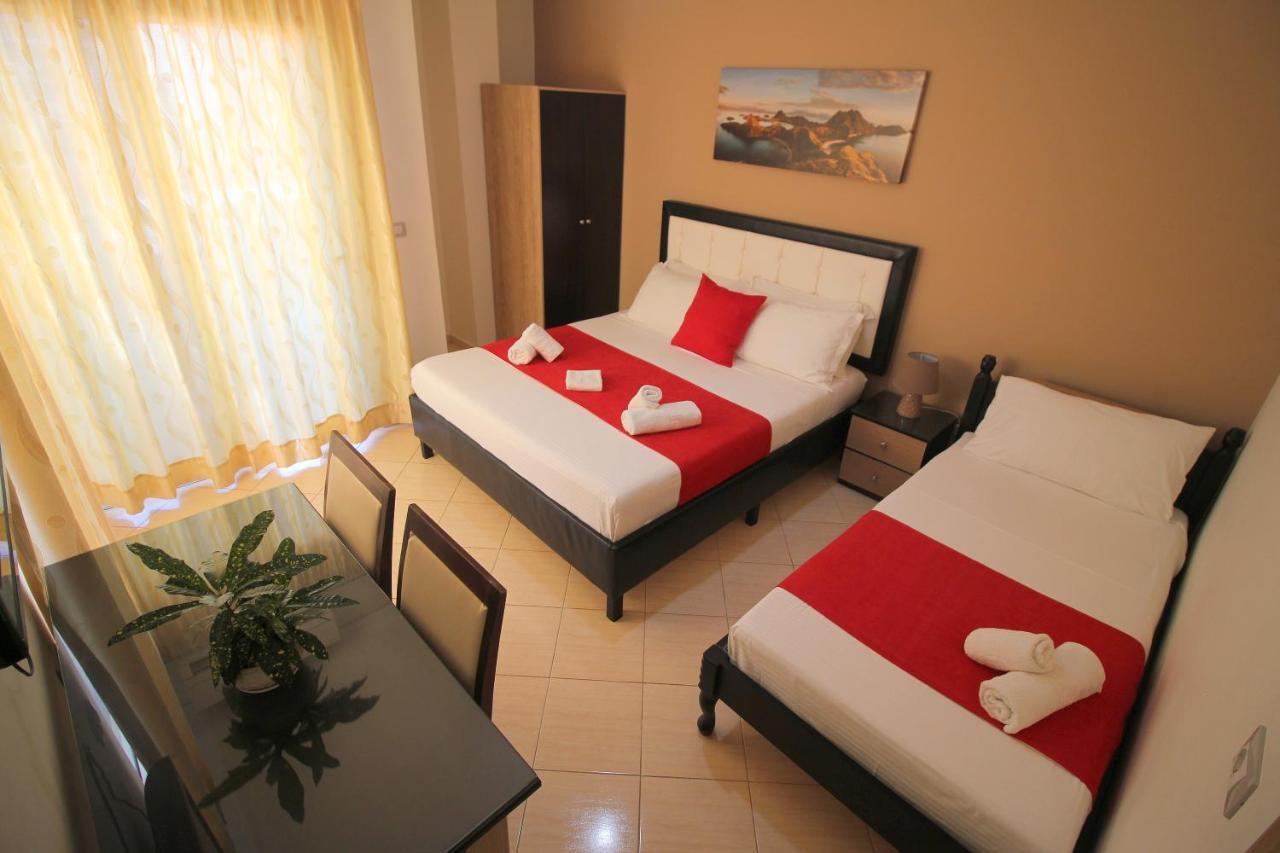 Centrum Hotel Ksamil Bagian luar foto