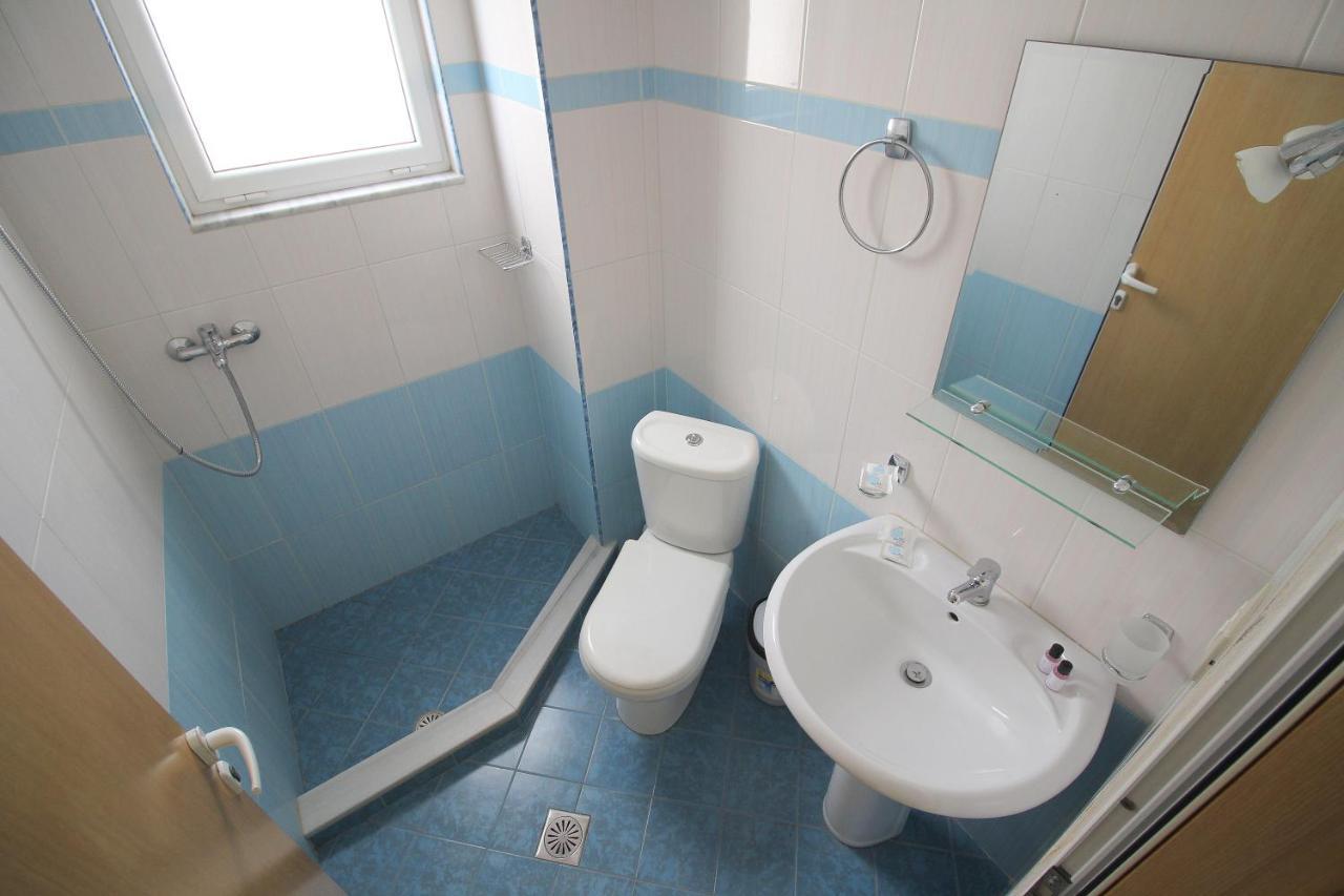 Centrum Hotel Ksamil Bagian luar foto