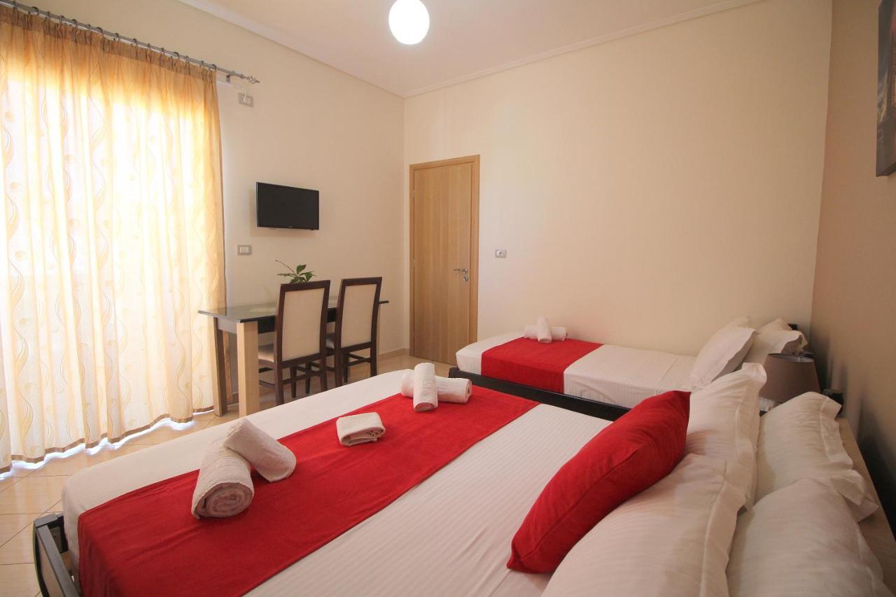 Centrum Hotel Ksamil Bagian luar foto